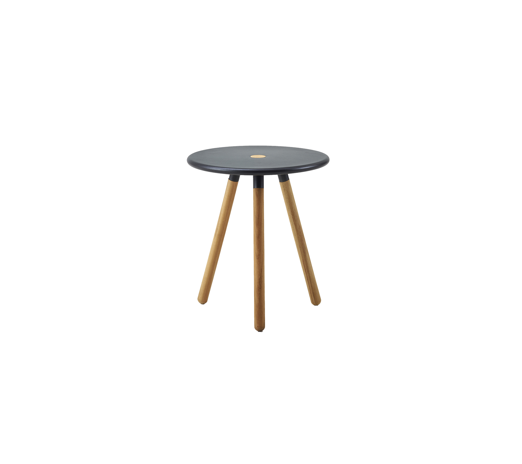 Een kleine, moderne bijzettafel met een ronde donkere bovenkant en drie houten poten, die een stijlvolle aanvulling biedt op elke ruimte.