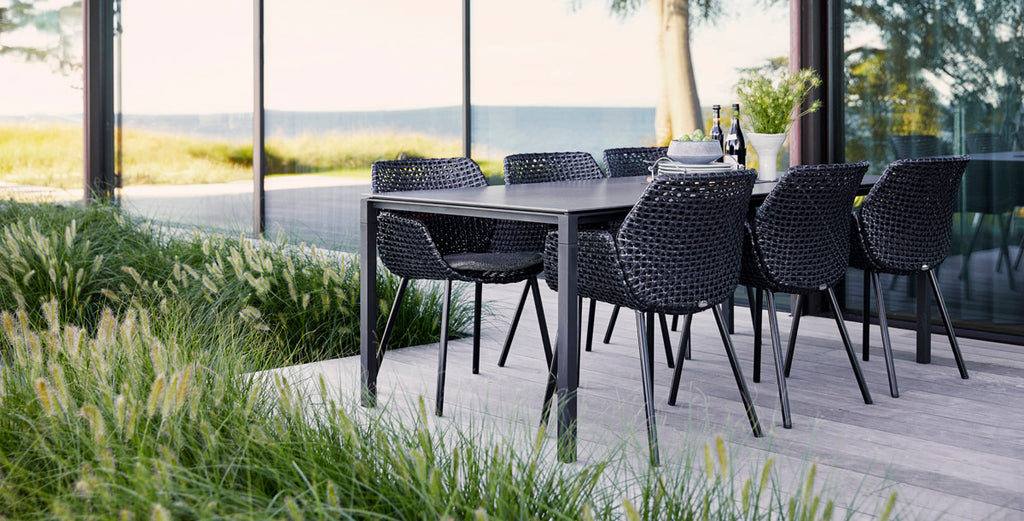 Enjoy the summer evenings on the terrace in the elegant Vibe chair