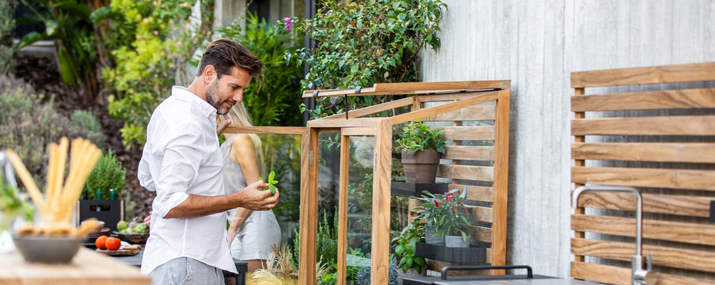 Outdoor greenhouse