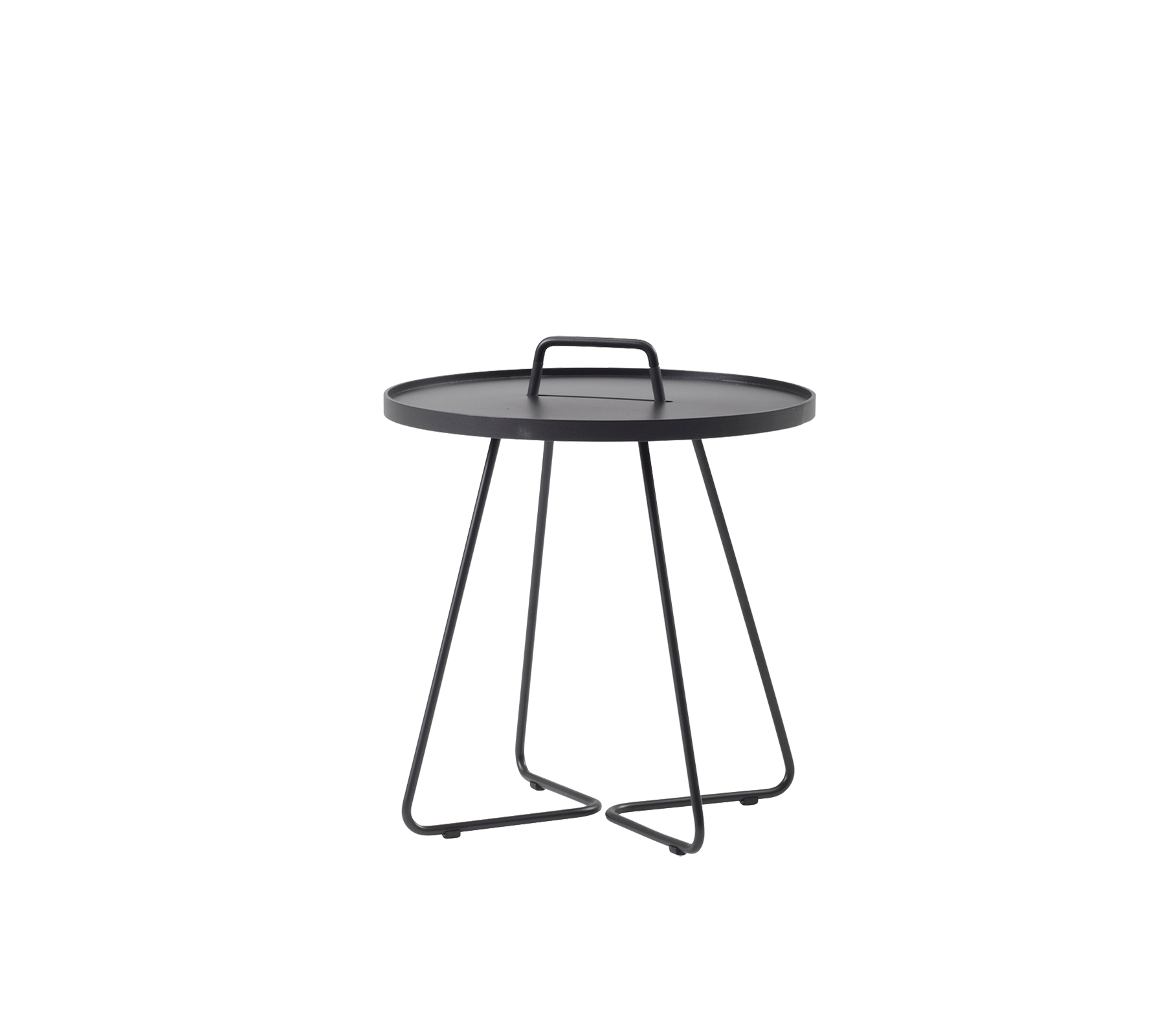 Zwarte ronde tafel met een dienbladachtige bovenkant en een minimalistische draadbasis, ontworpen voor veelzijdigheid en stijl.