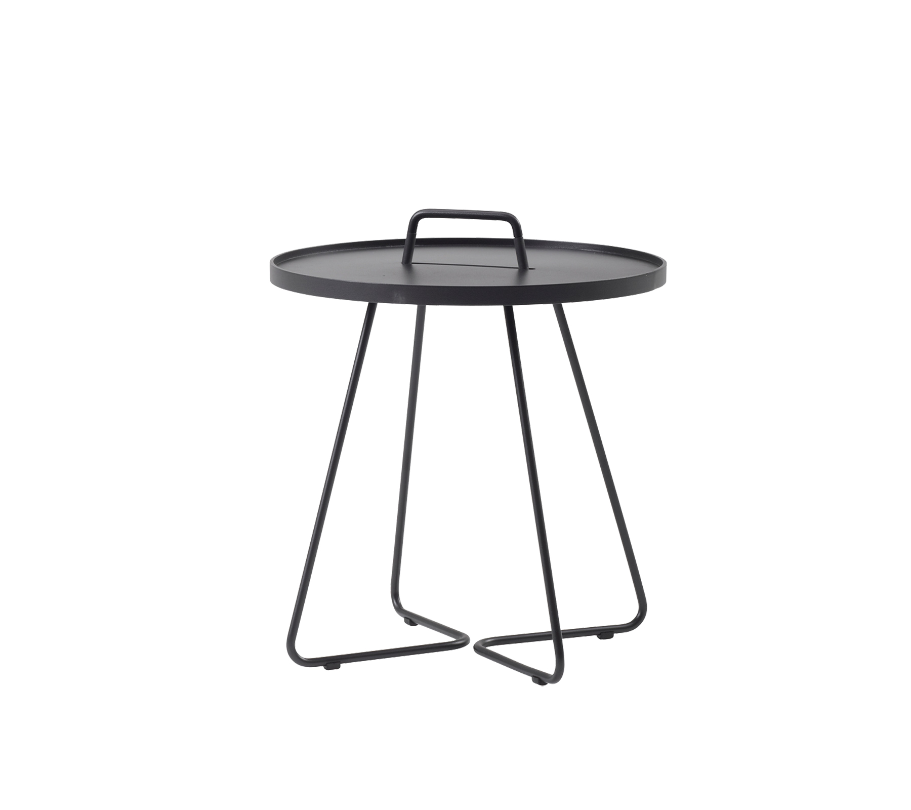 Ronde zwarte tafel met een vlakke bovenkant en een handvat, ondersteund door een stijlvolle draadbasis. Ideaal voor veelzijdig gebruik in verschillende omgevingen.