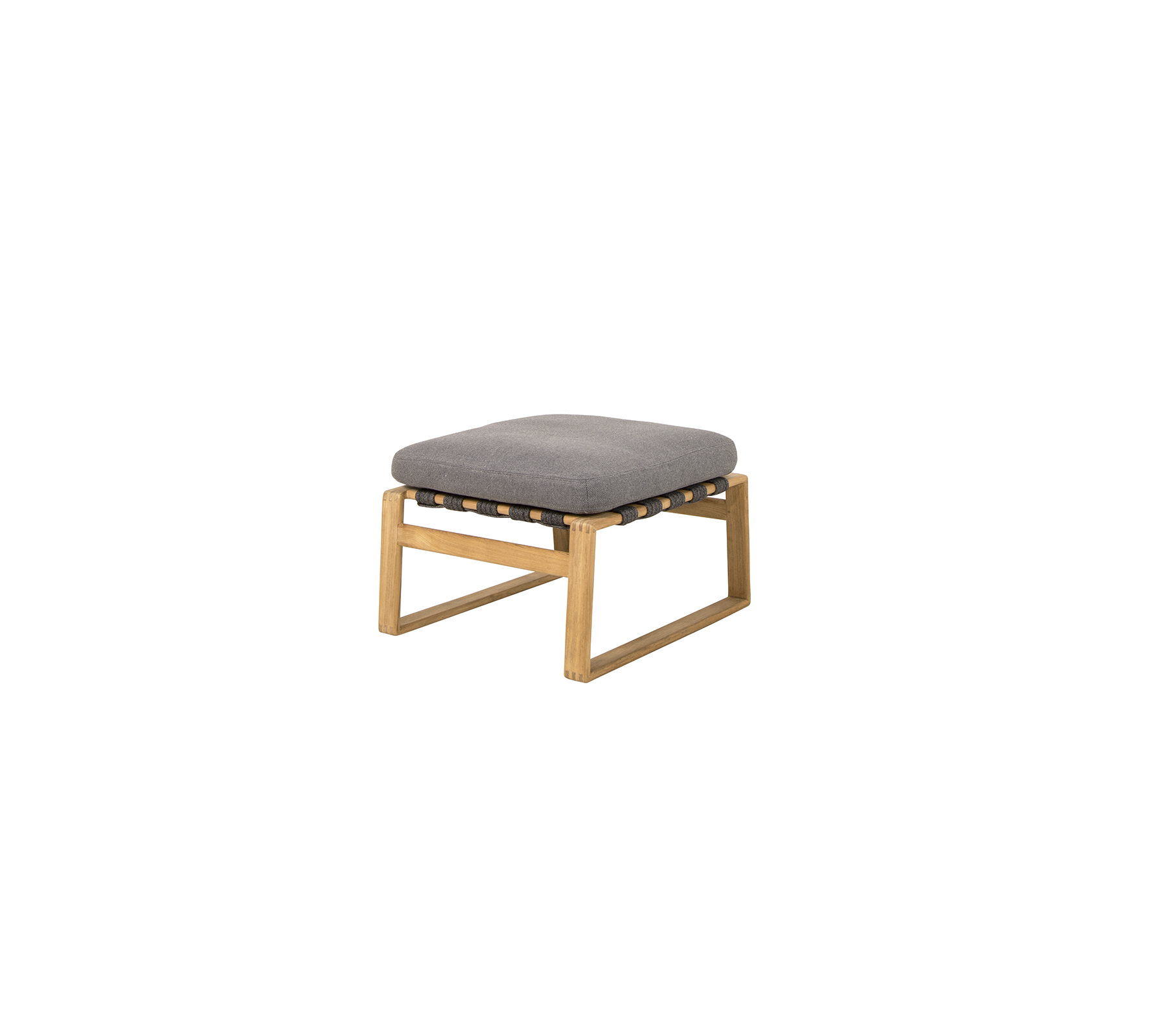 Vierkante ottoman met een grijze kussen op een houten frame, ontworpen voor comfort en stijl.