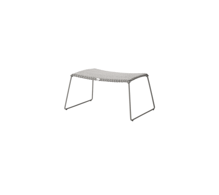 Grijze tafel met een glad, rechthoekig oppervlak en minimalistische metalen poten, ontworpen voor veelzijdig gebruik in verschillende omgevingen.