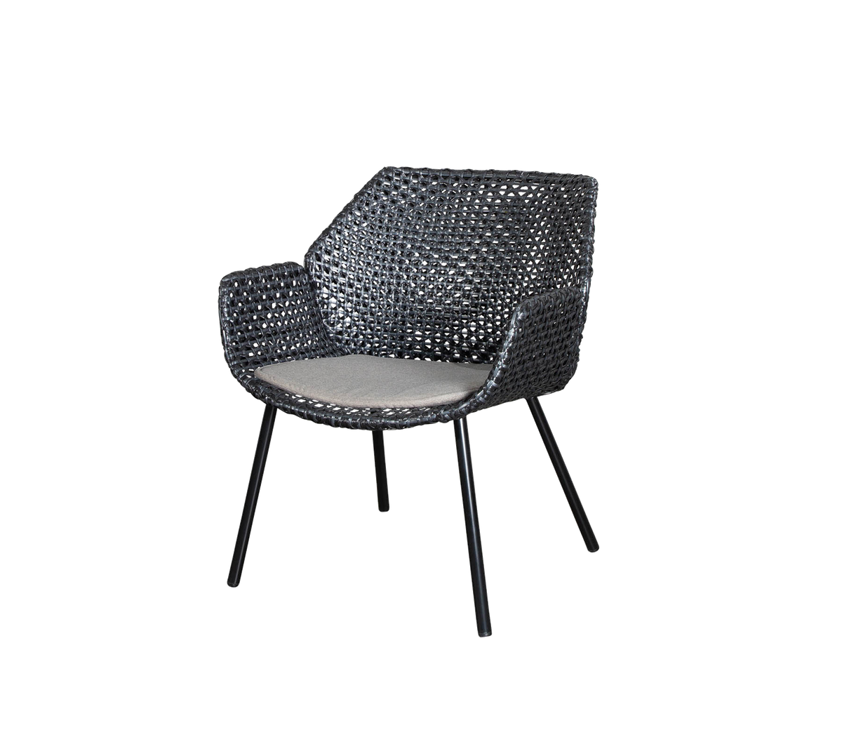 Stijlvolle geweven stoel met een comfortabele kussen, met een modern design en stevige poten voor ondersteuning. Perfect voor ontspanning.