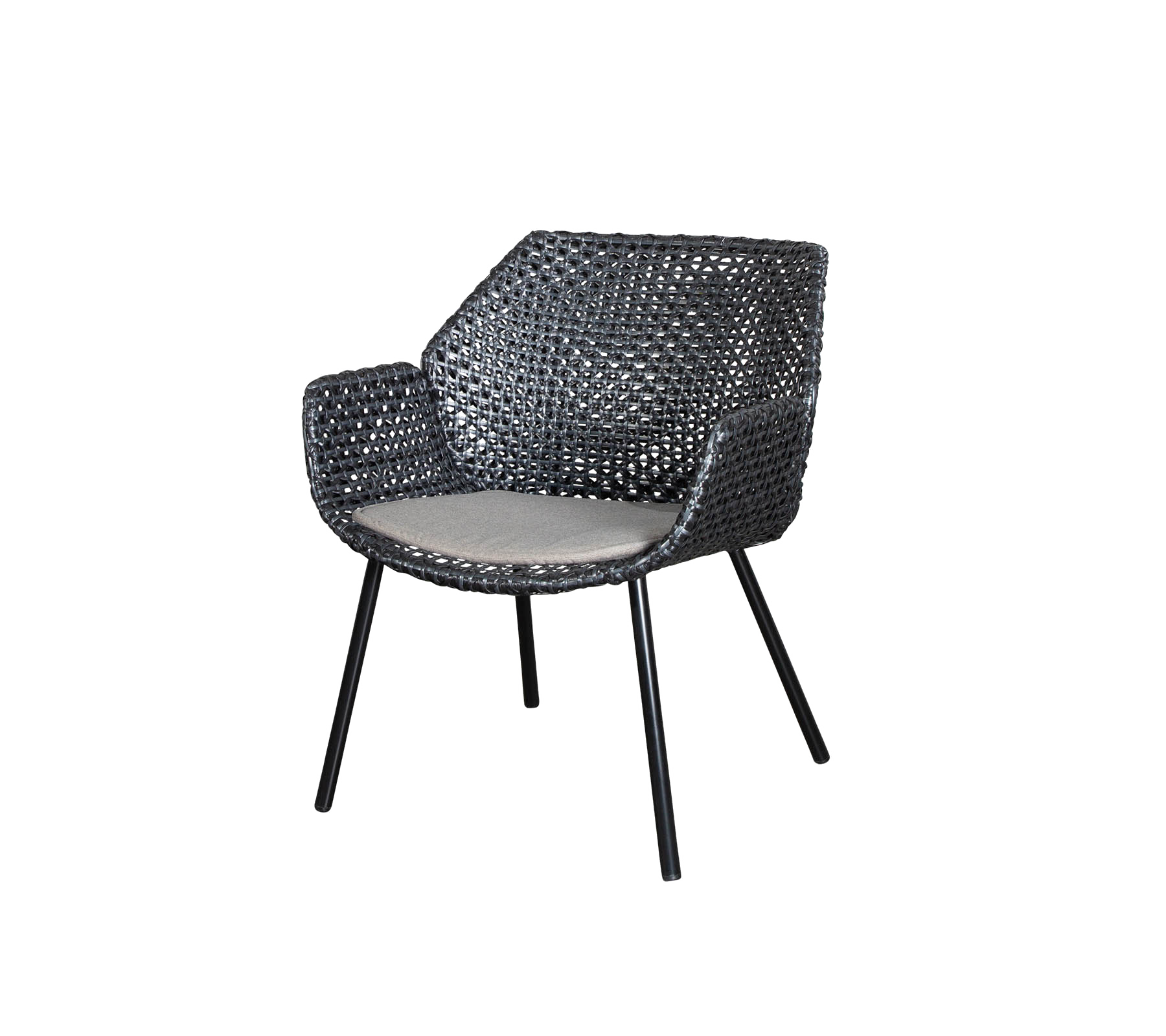 Stijlvolle geweven fauteuil met een gevoerde zitting, voorzien van slanke metalen poten en een modern ontwerp, perfect voor eigentijdse omgevingen.