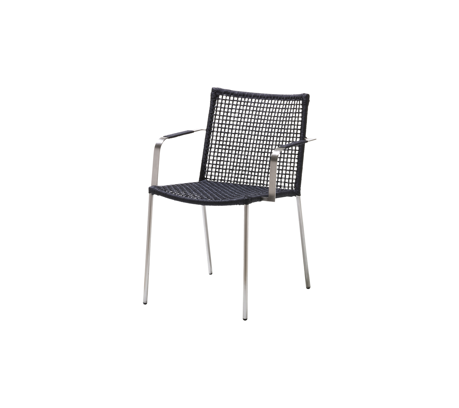Stijlvolle stoel met een geweven zitting en rugleuning met slanke metalen armleuningen en poten, perfect voor casual zitten.