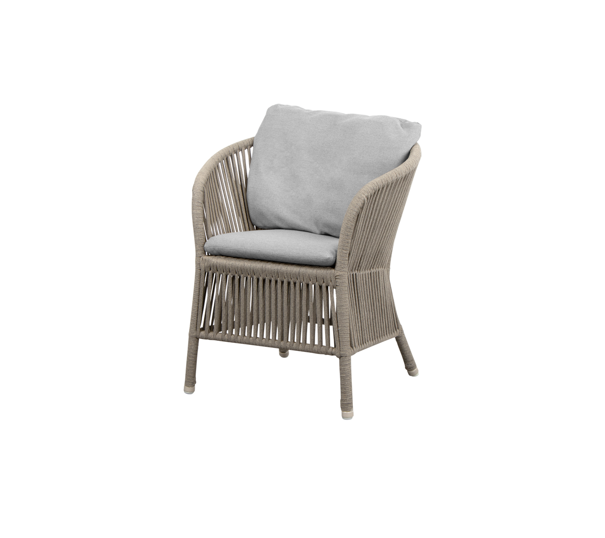 Een stijlvolle stoel met een geweven ontwerp en een comfortabele grijze kussen voor ontspanning en chique decoratie.