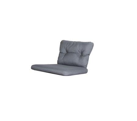 Een slank grijze opvouwbare stoel met een getuft rugleuning en zitvlak, ontworpen voor comfort en stijl. Perfect voor casual zittingen.