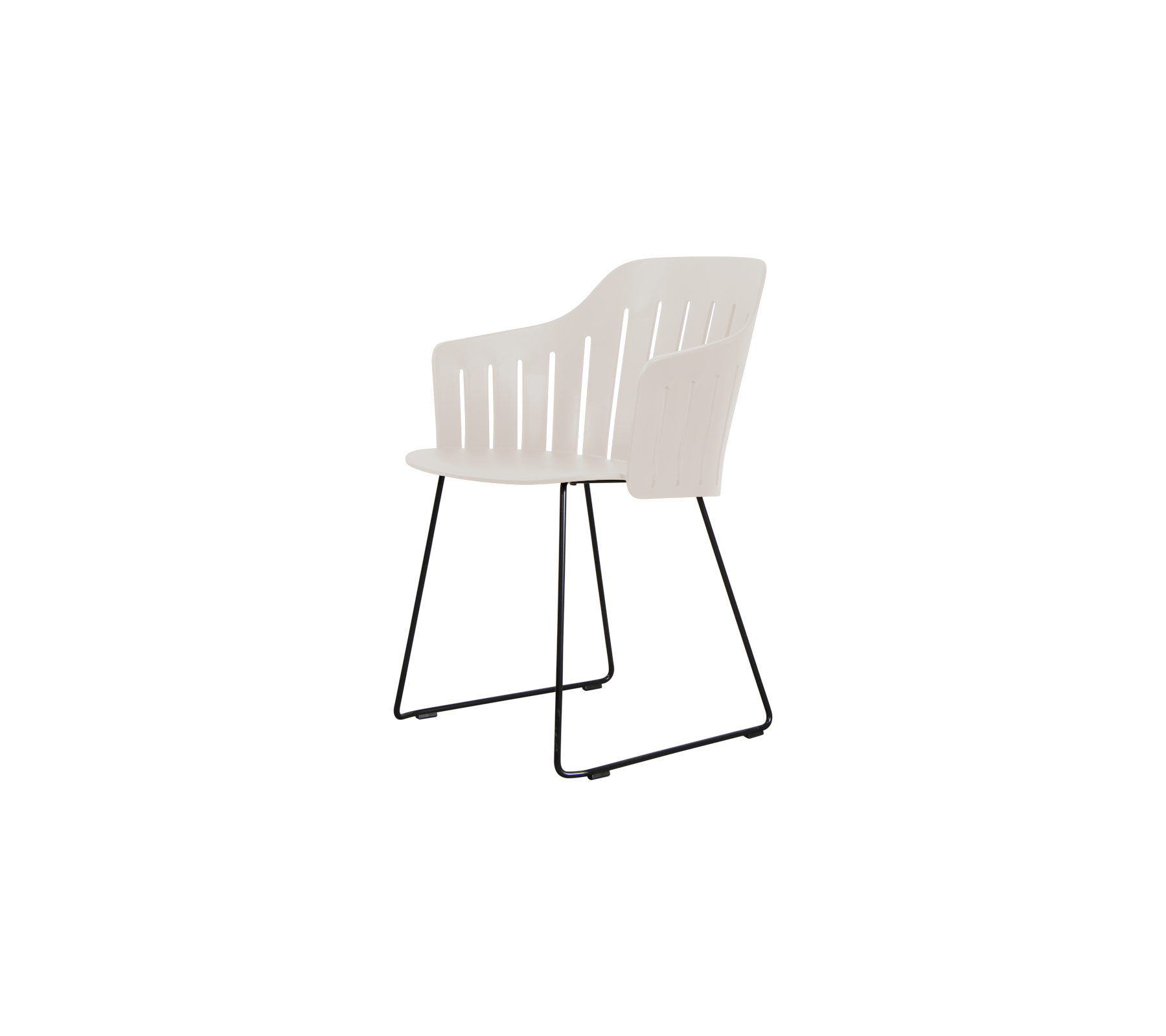 Zandstoel met een modern ontwerp en een zwart frame.