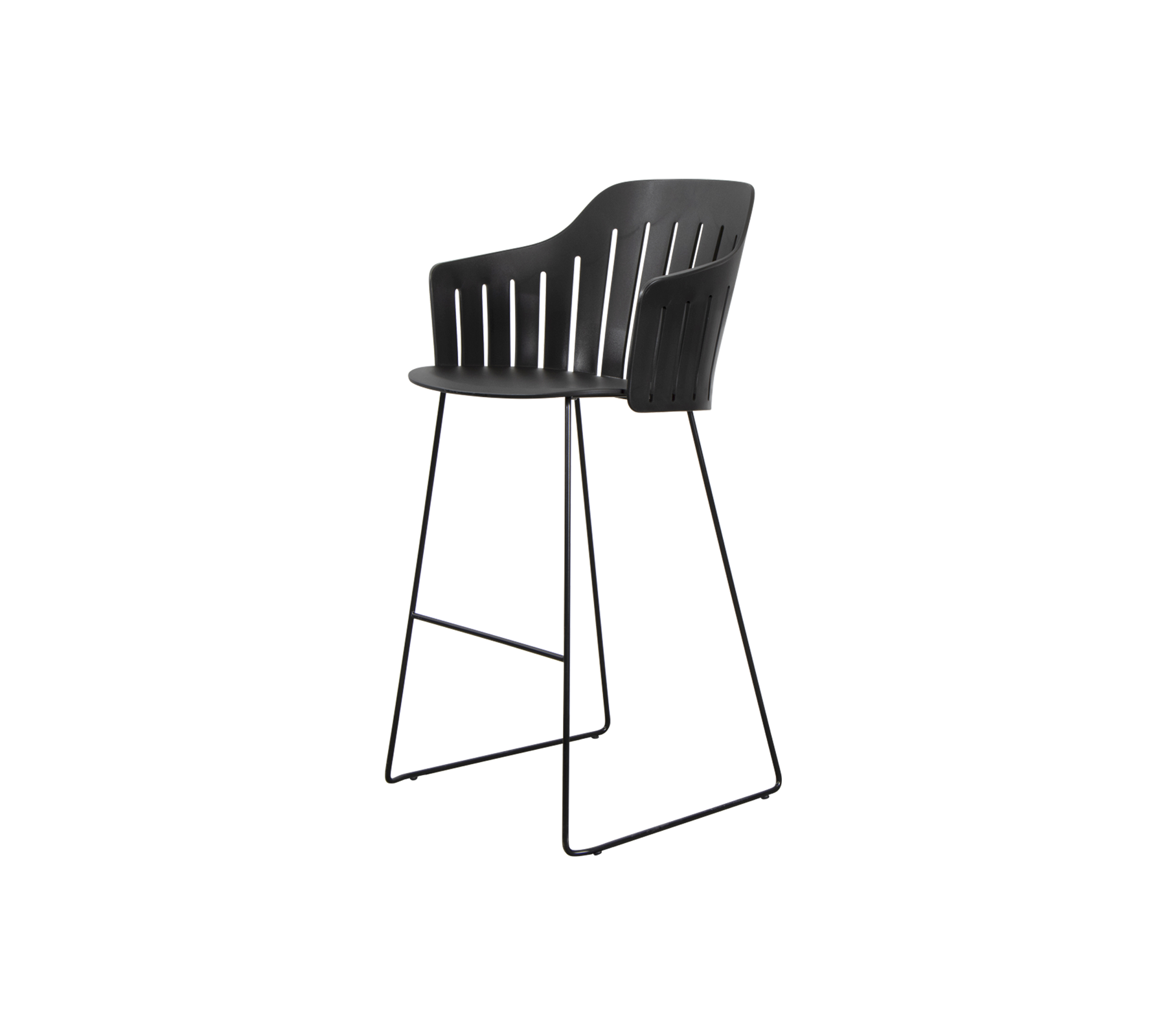 Zwarte barstoel met een gebogen rugleuning en slanke metalen poten, ontworpen voor zowel stijl als comfort.