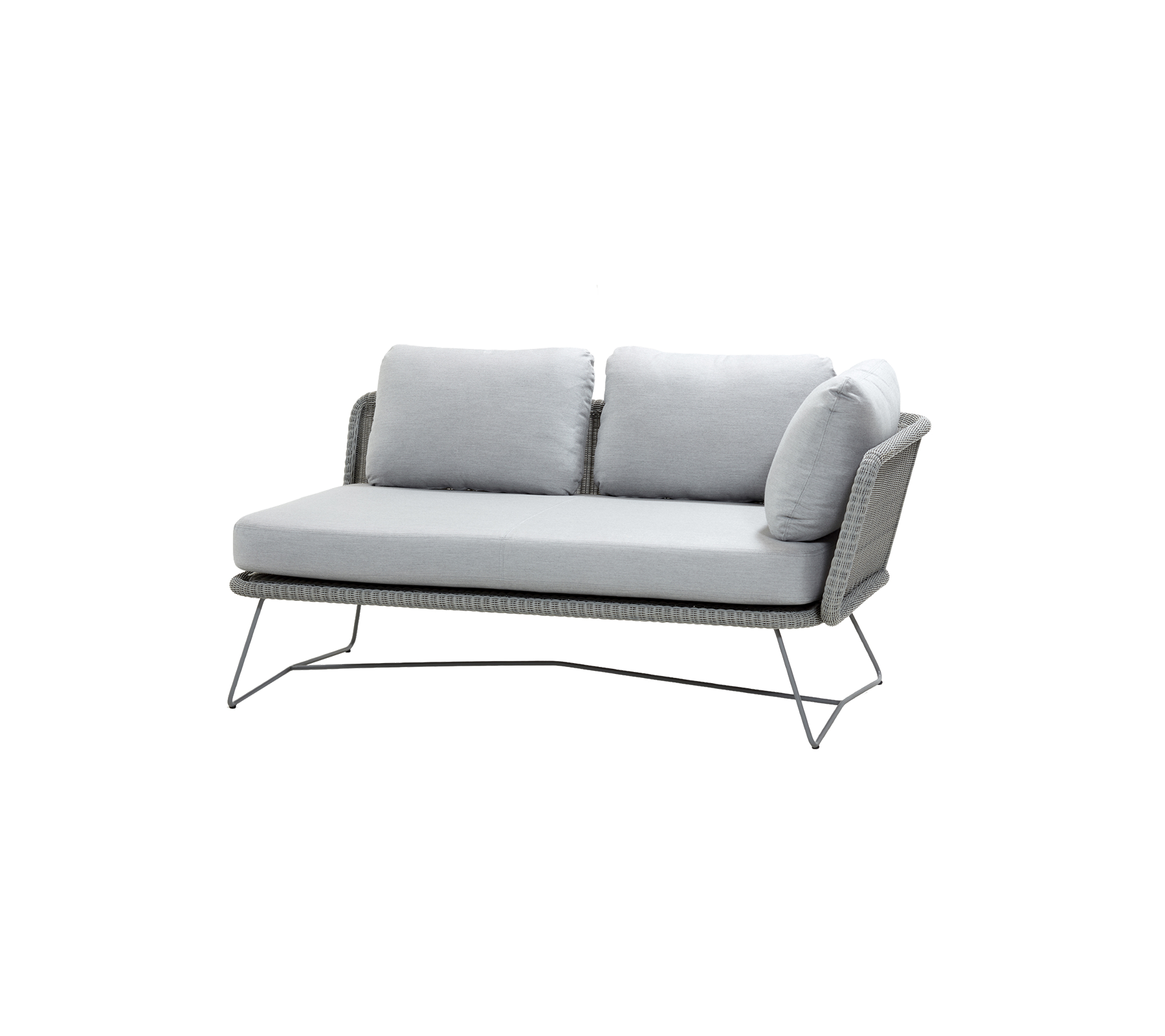 Stijlvolle tweezitsbank met grijze kussens en een slanke metalen frame, ontworpen voor comfort en moderne esthetiek.