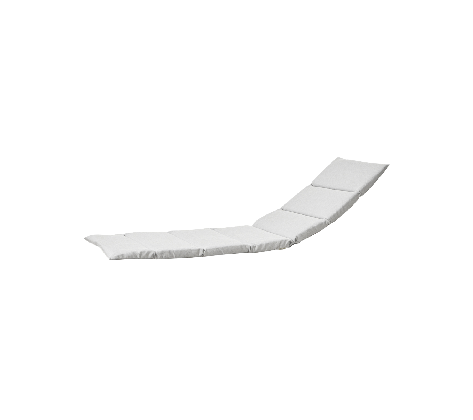 Een stijlvolle, moderne witte chaise longue met een gebogen ontwerp en drie gesegmenteerde kussens voor comfort.