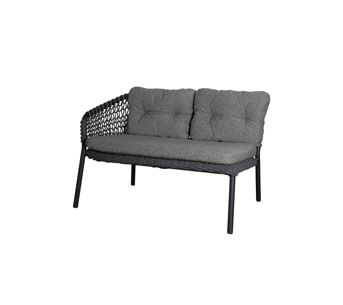 Twee-zitsbank met een grijze gestoffeerde zitting en een stijlvolle geweven rugleuning, ontworpen voor comfort en moderne esthetiek.