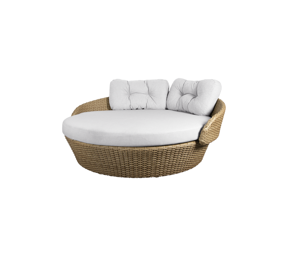 Ronde rotan lounge stoel met een zacht wit kussen en twee rugkussens voor comfort. Ideaal voor ontspanning.