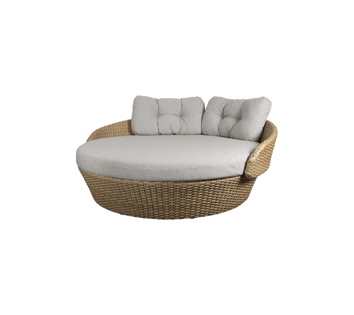 Ronde gevlochten lounge stoel met zachte grijze kussens, ontworpen voor comfort en ontspanning. Ideaal om te ontspannen of te socialiseren.