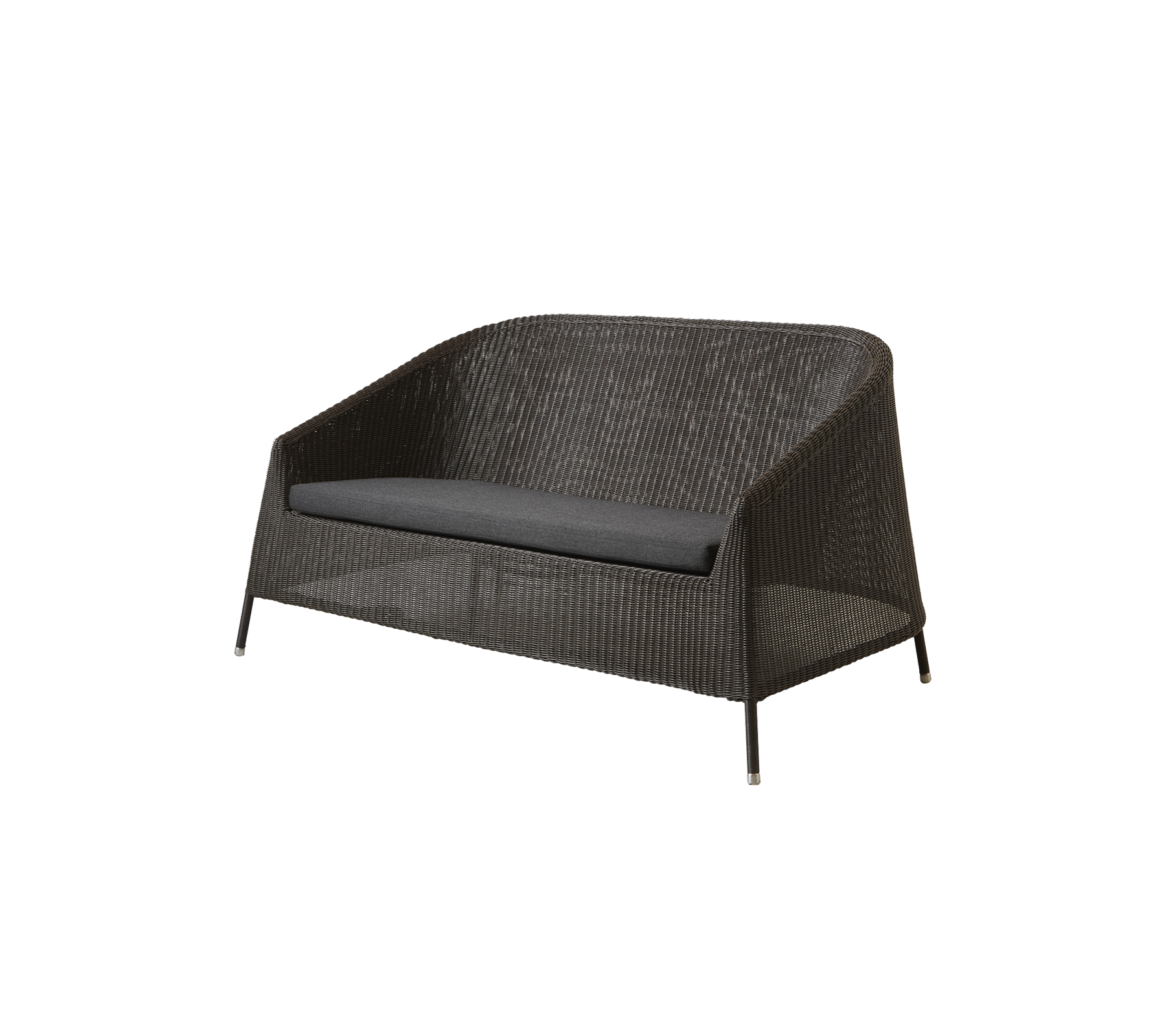 Stijlvolle twee-zitsbank met een geweven buitenkant en een comfortabele grijze kussen, perfect voor ontspanning en buitenbijeenkomsten.