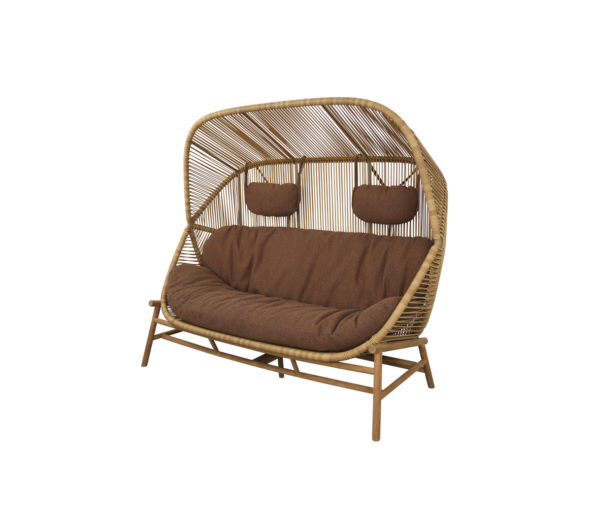 Stijlvolle tweezitter met een gebogen bambooframe, voorzien van gezellige kussens en twee gevoerde armleuningen voor extra comfort.