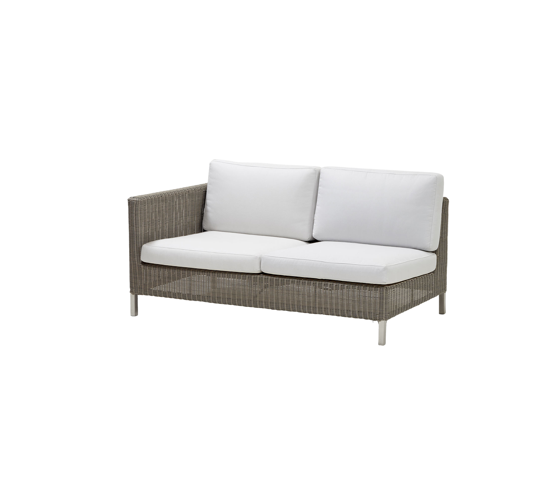 Een stijlvolle tweezitsbank met een geweven ontwerp en zachte witte kussens, perfect voor ontspanning en comfort.
