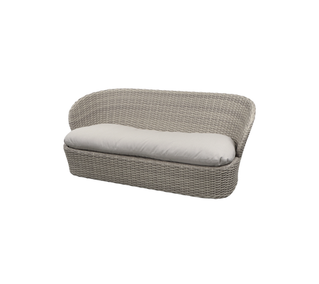 Geweven tweezitsbank met een zachte kussen, met een modern design en neutrale kleur. Ideaal voor ontspanning en comfort.