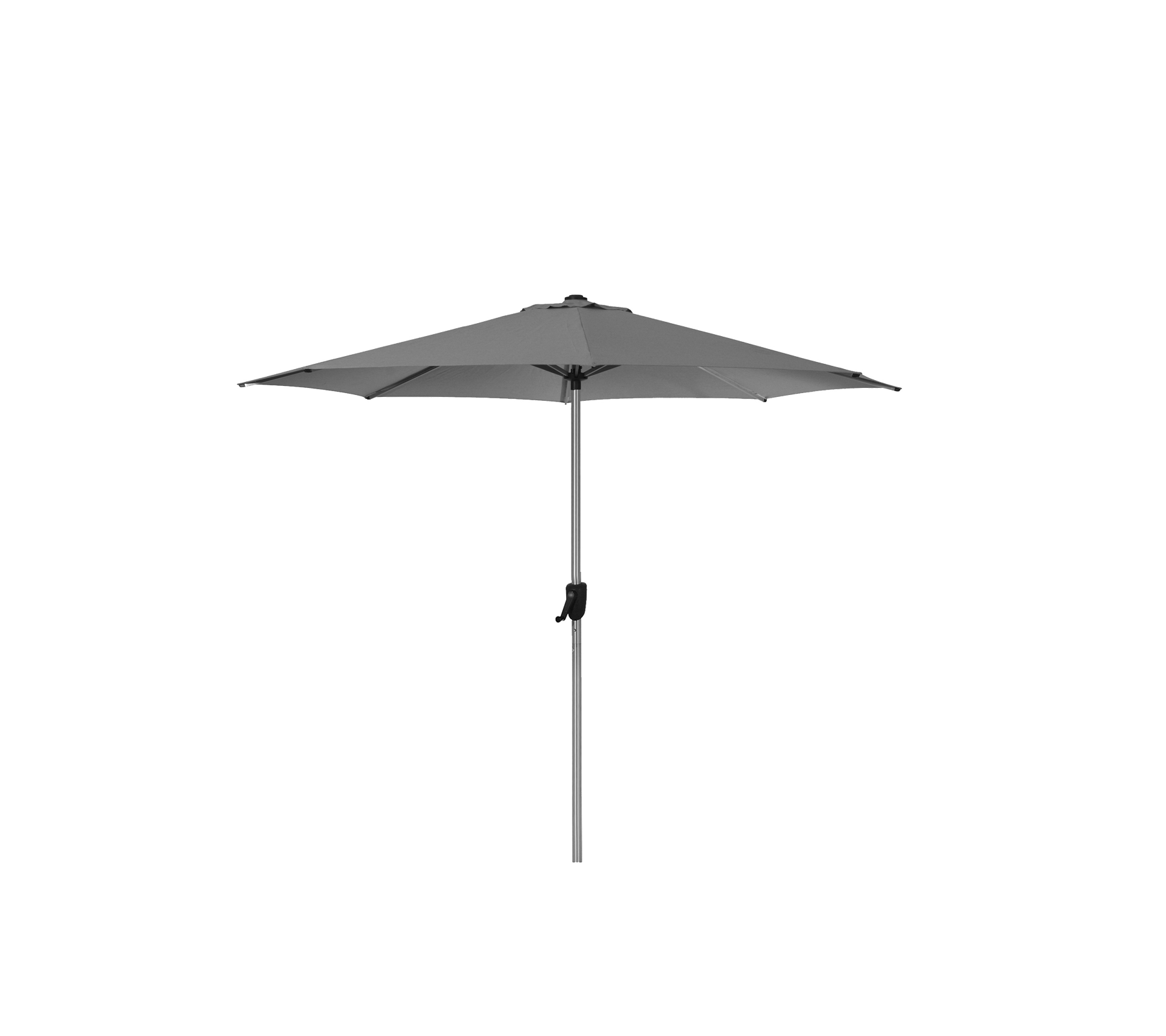 Grijze patio-parasol op een slanke paal, met een kantelmechanisme voor veelzijdige schaduwdekking.