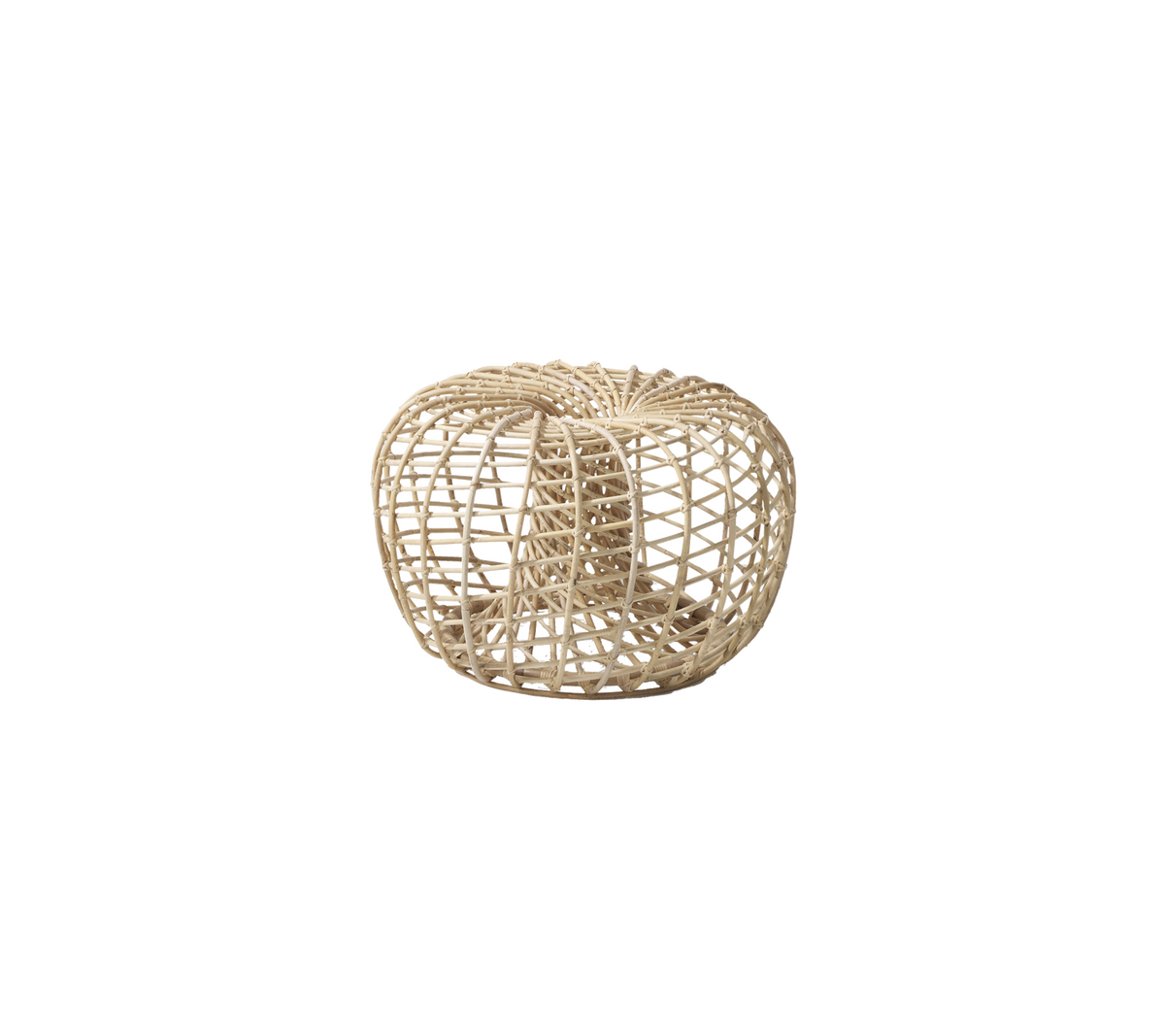 Natuurlijk geweven mandvormige zitting met een circulair ontwerp, dat een open, luchtige structuur in een lichte tint toont. Ideaal voor veelzijdige decoratie.