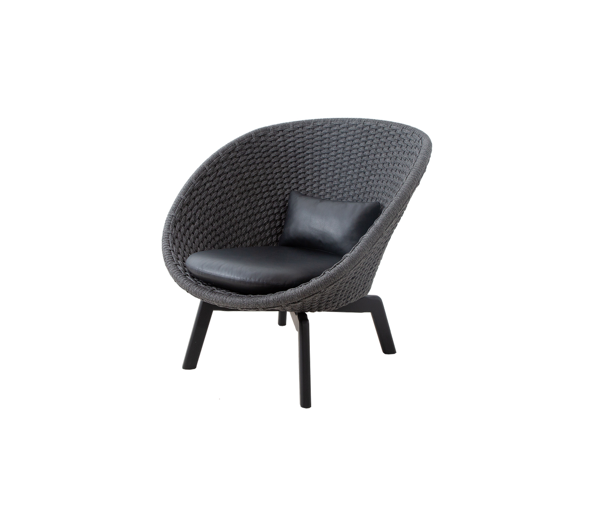 Stijlvolle, ronde fauteuil met een gestructureerde buitenkant en een slank leren kussen, perfect voor moderne decoratie.