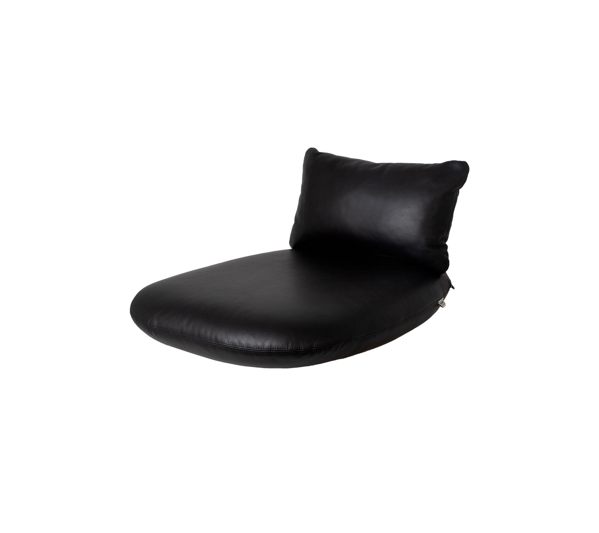 Zwart gewatteerde loungezetel met een ondersteunende rugleuning, ontworpen voor comfort en stijl in verschillende omgevingen.