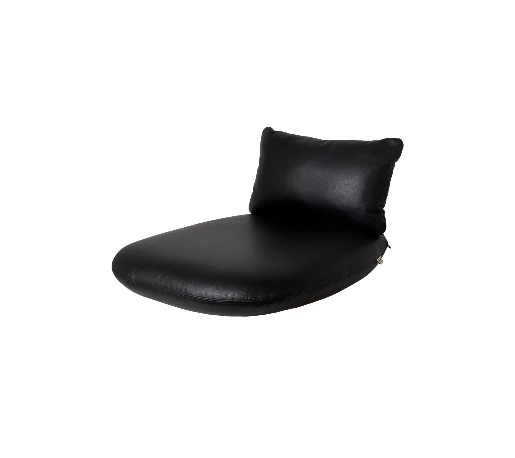 Zwart gewatteerde loungezetel met een ondersteunende rugleuning, ontworpen voor comfort en stijl in verschillende omgevingen.