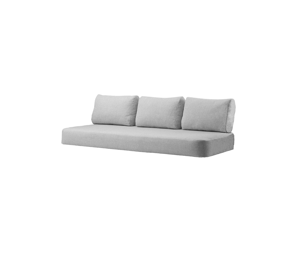 Lichtgrijze bank met drie zachte kussens, met een minimalistisch ontwerp dat geschikt is voor verschillende interieurstijlen.