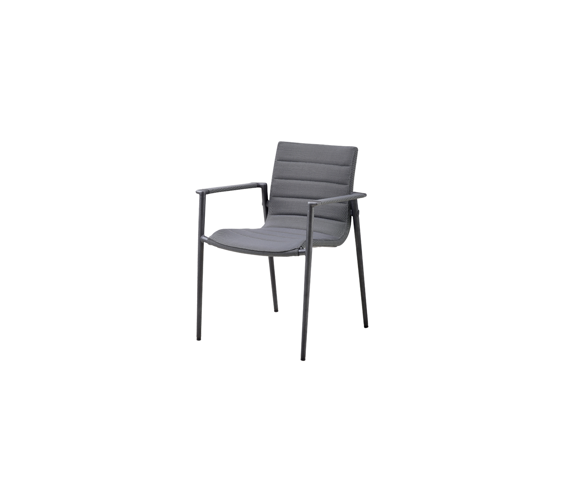 Stijlvolle grijze stoel met een kussenzitting en rugleuning met armleuningen, ontworpen voor comfort en moderne decoratie.