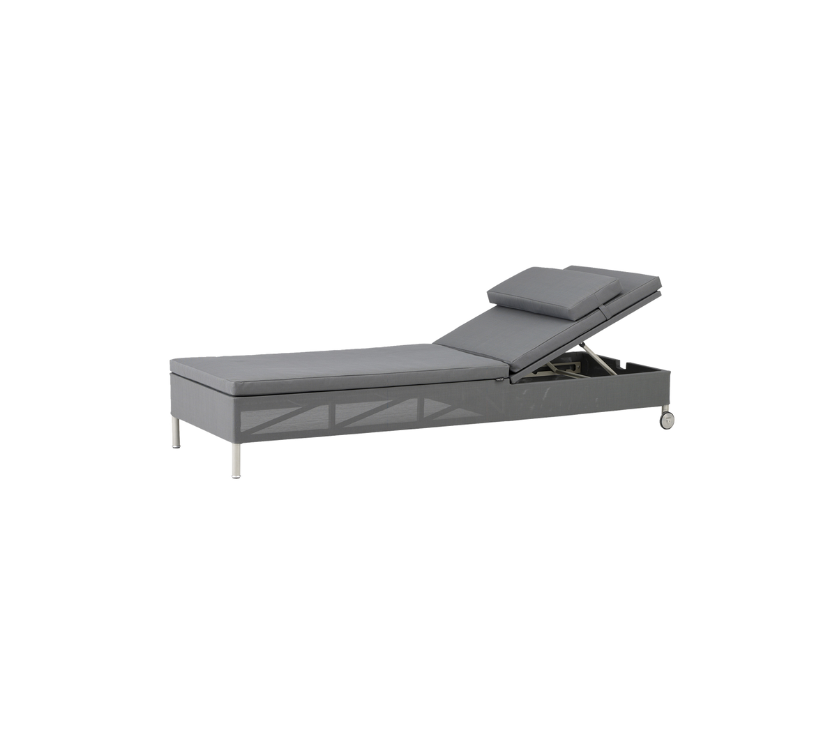 Verstelbare grijze chaise met een rugleuning die achterover kan, en ingebouwde opbergruimte, met een strak ontwerp en metalen benen.