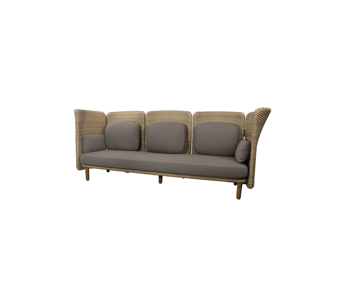 Stijlvolle driezitsbank met een geweven ontwerp en grijze kussens, perfect voor moderne woonruimtes.