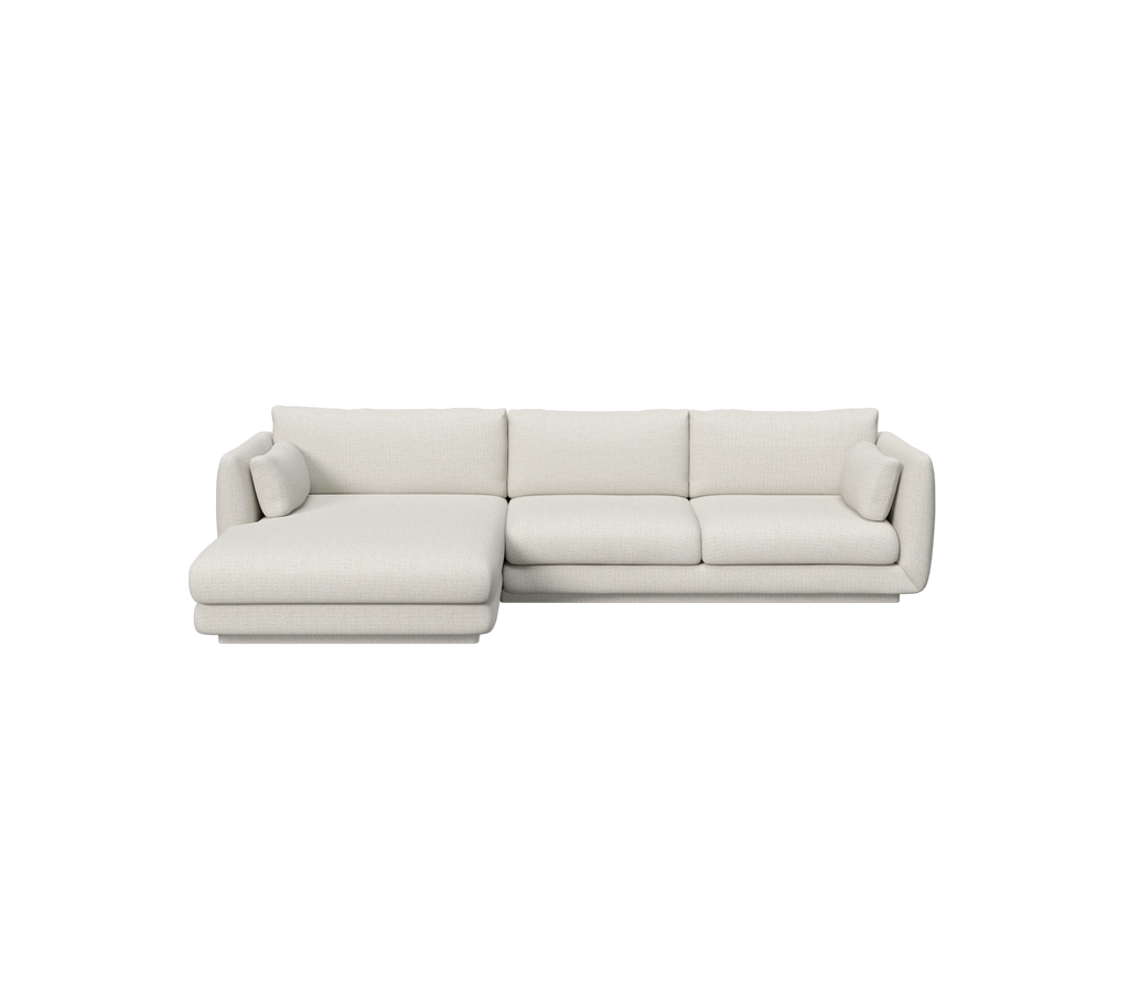 Moderne zandkleurige bank met een ruime, comfortabele design.