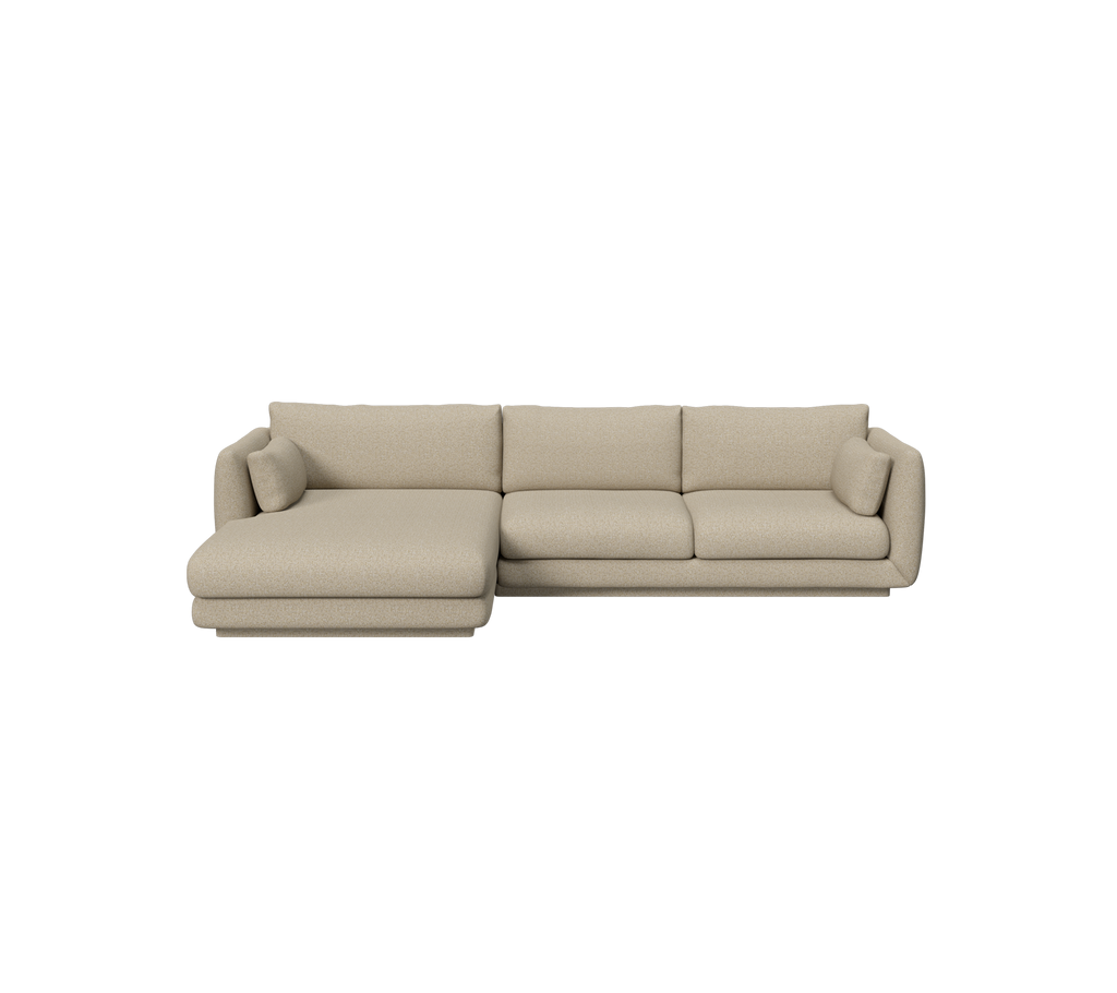 Bruine moderne bank met een chaise-gedeelte voor ontspannen zitten.