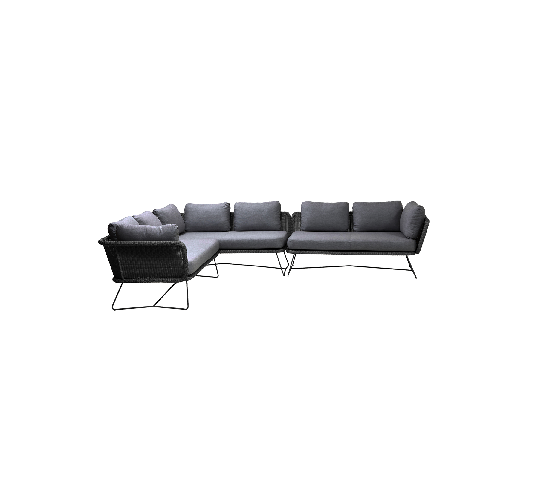 L-vormige zwarte outdoor sectie sofa met zachte grijze kussens, ontworpen voor comfort en stijl. Ideaal voor ontspanningsruimtes.