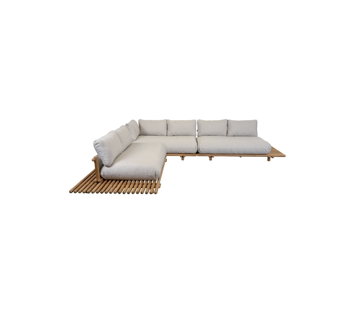 L-vormige hoekbank met zachte kussens en een houten lattenbasis, ontworpen voor comfort en stijl.